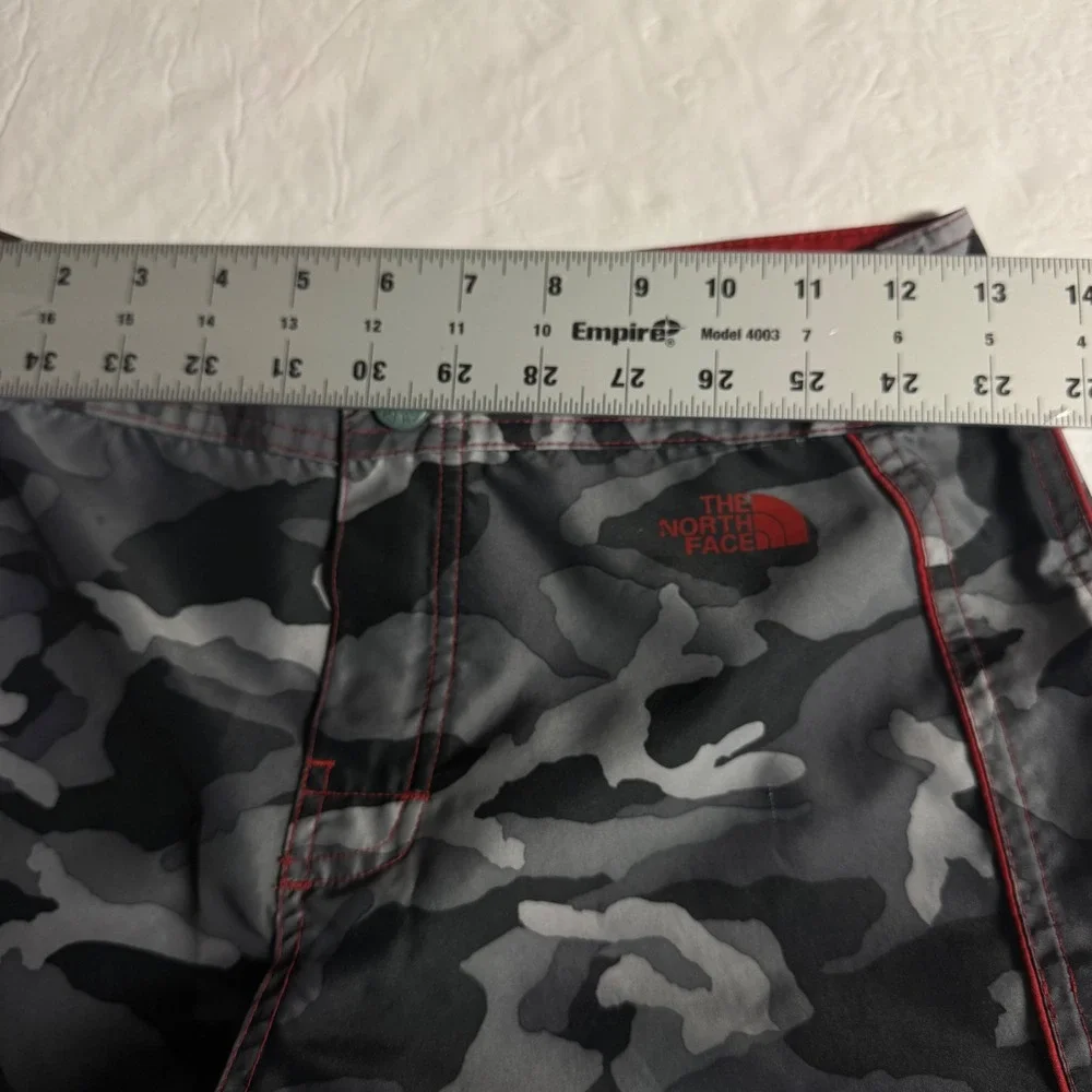 The North Face Boys Grey Camo Board Shorts Swim Trunks Red Trim Size 12